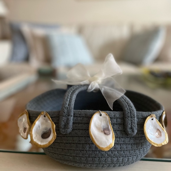 Oyster shell basket-handmade-small-adorable-use for bathrooms, bedrooms, etc. - Picture 9 of 9